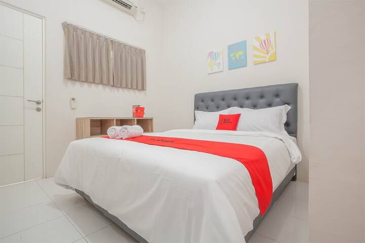 RedDoorz near Ciputra Golf Surabaya