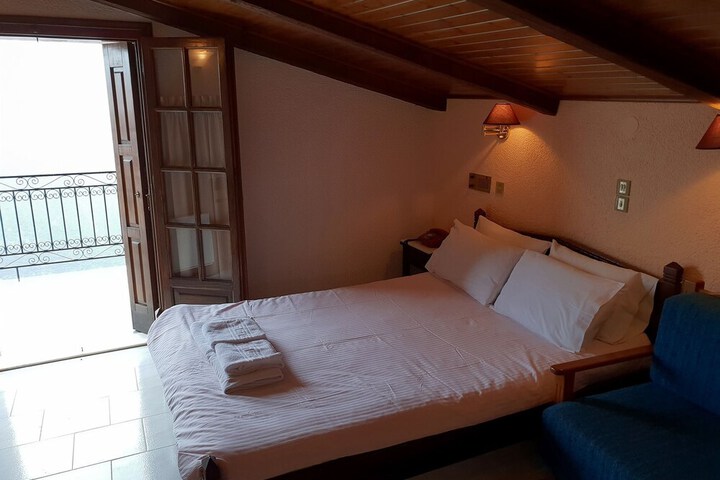 Room 9 of 20