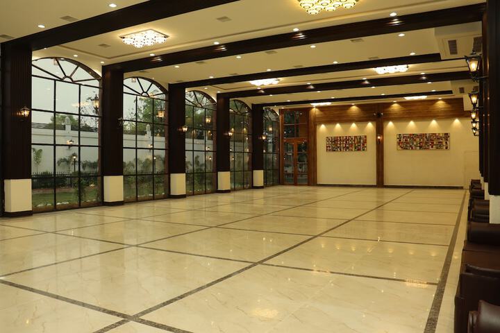 Ballroom/Hall 20 of 38