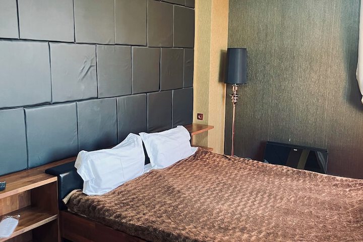 Room 3 of 23