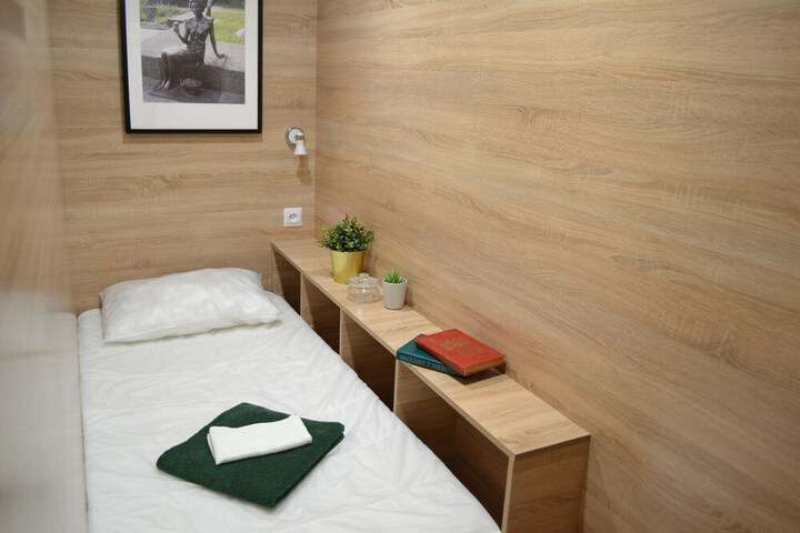 Room 12 of 33