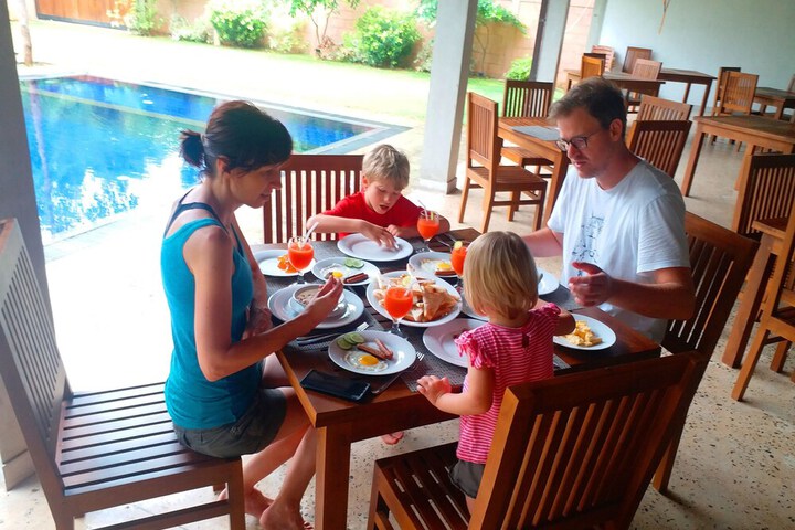 Dining 33 of 65