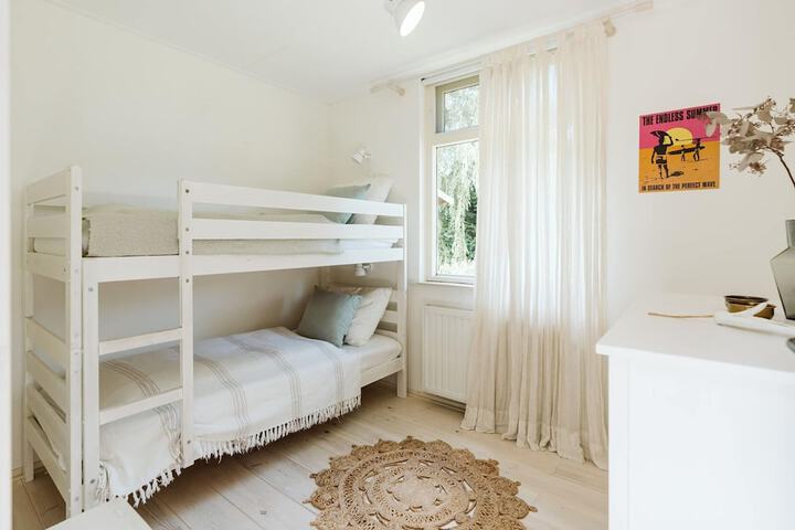 Room 2 of 27