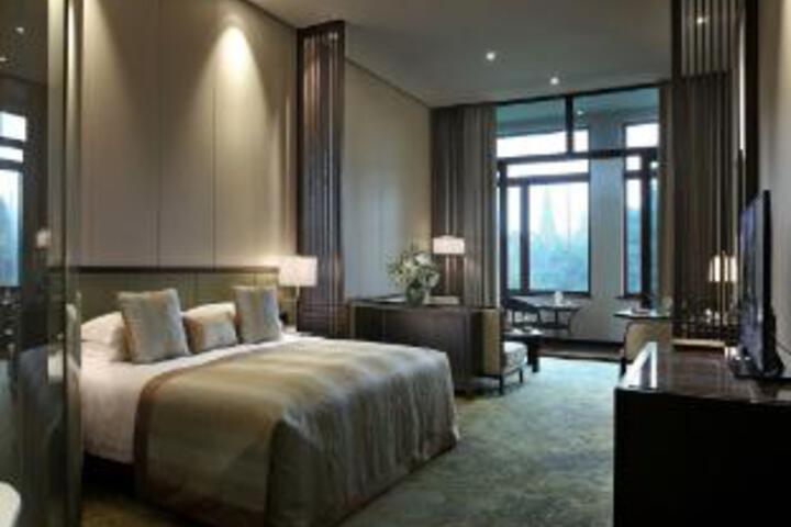 Room 14 of 14