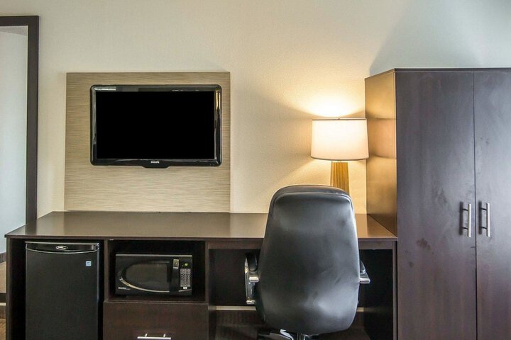 Room 9 of 33