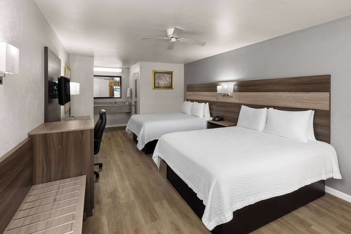 Room 15 of 43