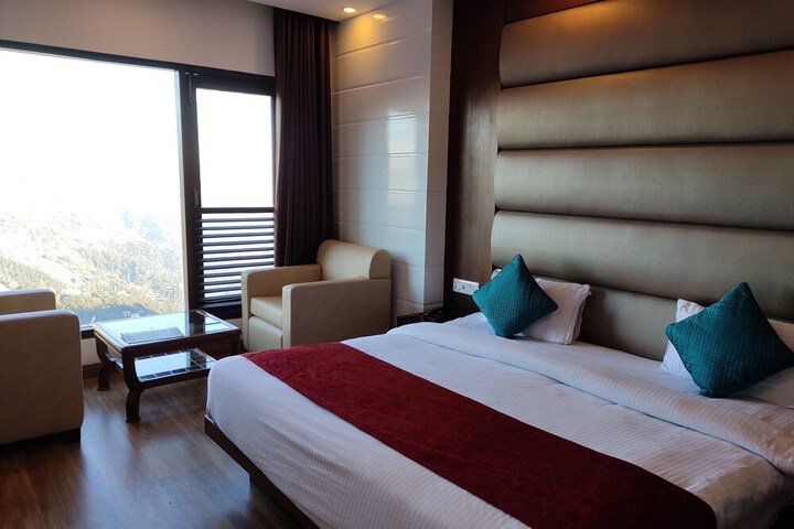 Room 4 of 9