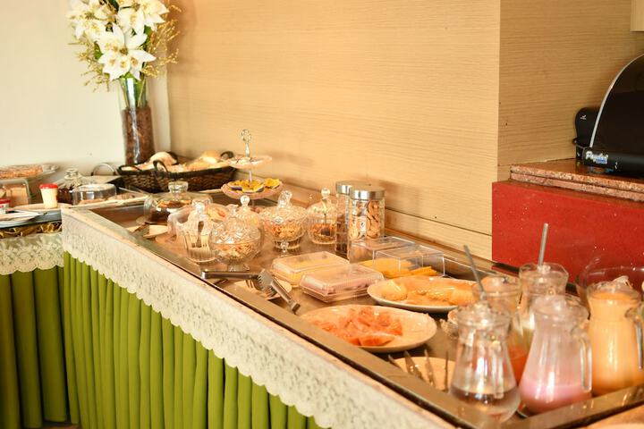 Breakfast/Coffee Service 20 of 27