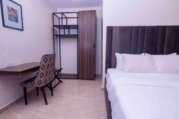 Room 6 of 19