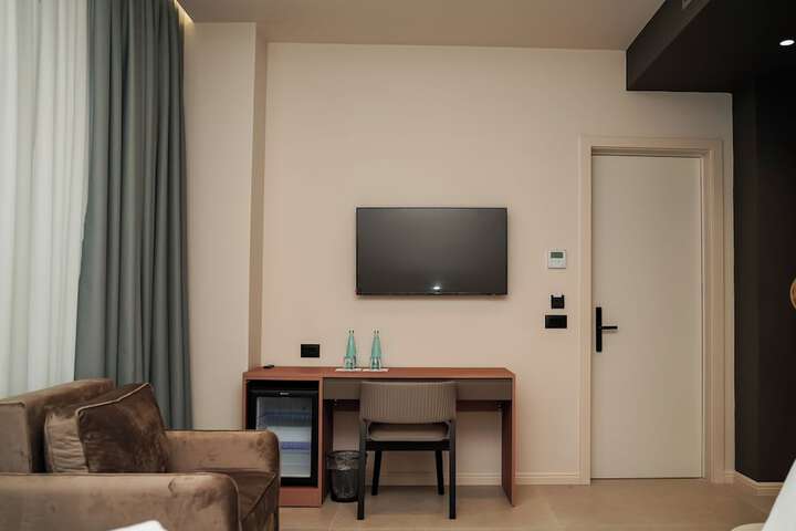 Room 112 of 177