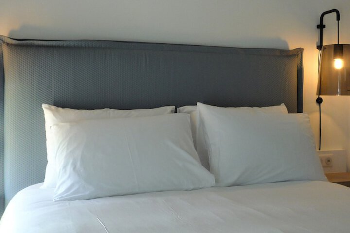 Room 27 of 144