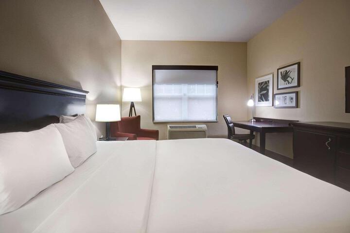 1 King Bed (6 of 16)