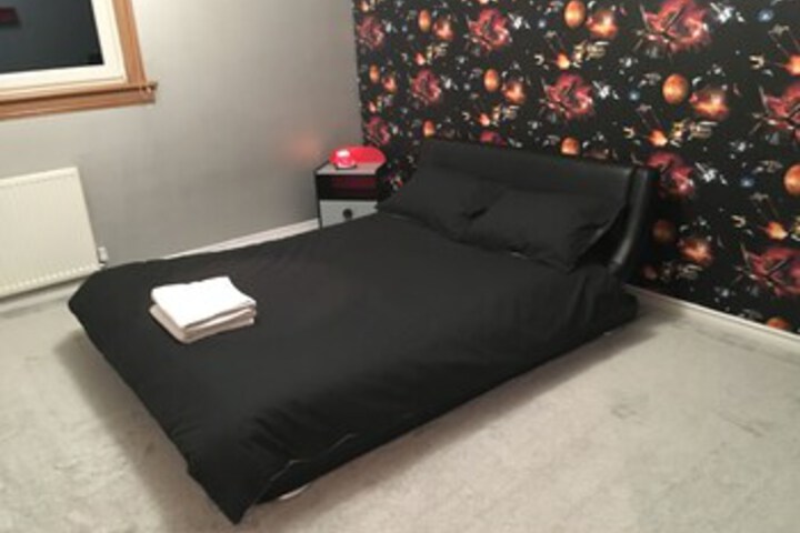 Room 10 of 28