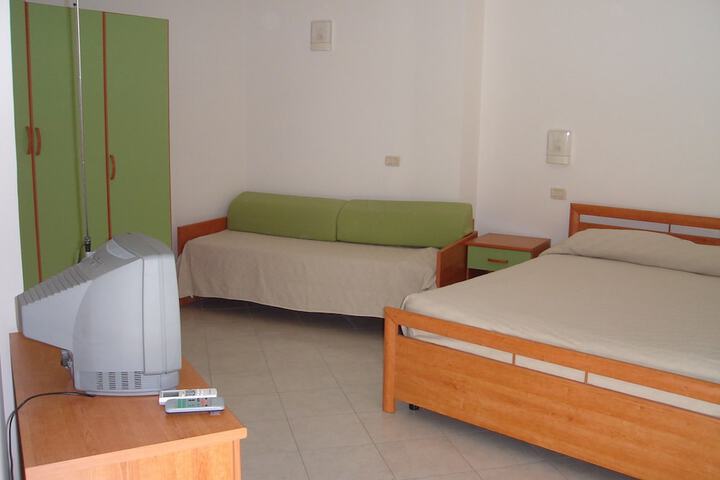 Room 5 of 42