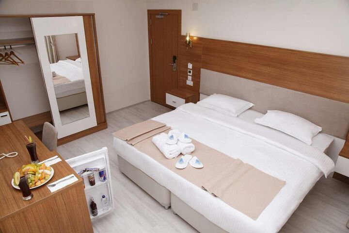 Room 7 of 9