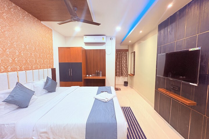 Room 12 of 27