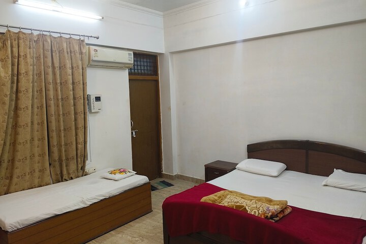 Room 6 of 22
