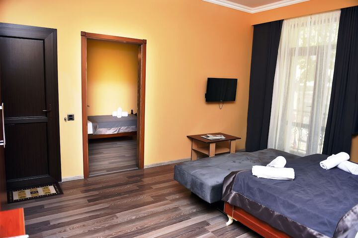 Room 3 of 36