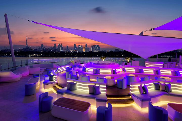 Lounge 66 of 79