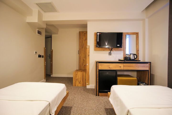 Room 32 of 59