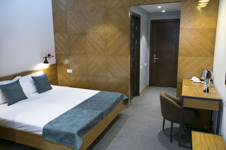 Room 8 of 49