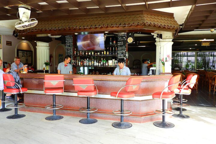 Lounge 62 of 71