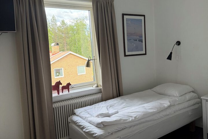 Room 16 of 36
