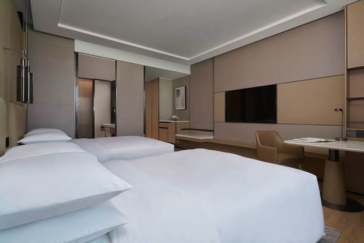 Room 6 of 58