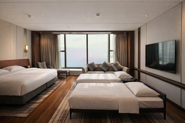 Room 8 of 42