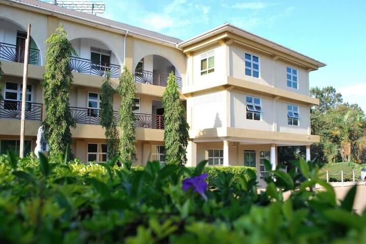 Garden Courts Hotel Masaka
