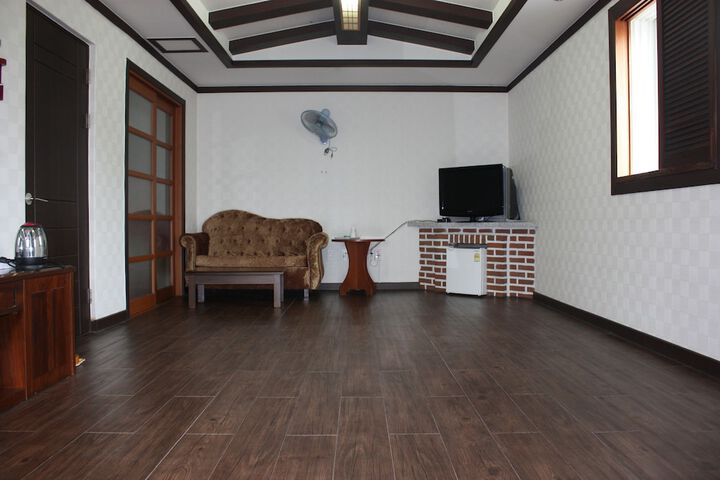 Room 9 of 39