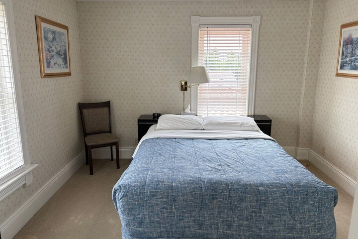 Room 33 of 99