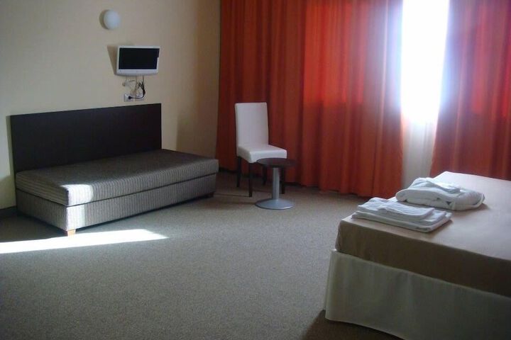 Room 12 of 29