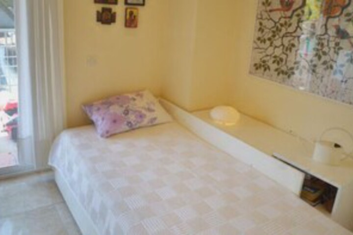 Room 12 of 22