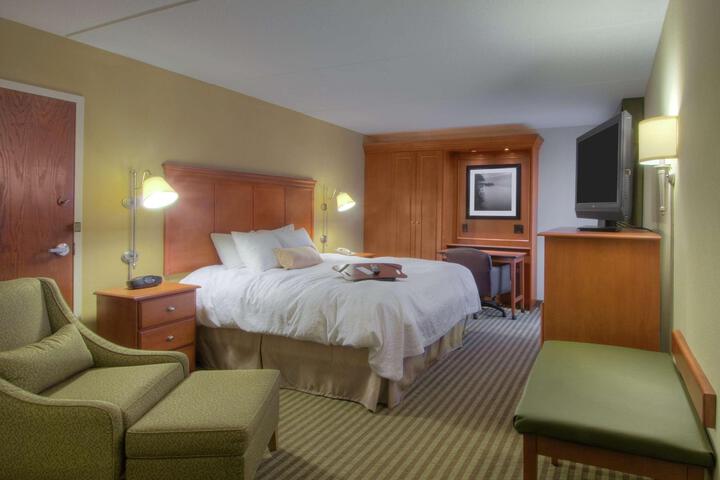 1 King Bed (13 of 18)
