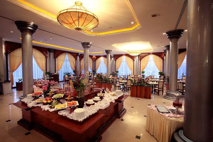 Dining 55 of 81