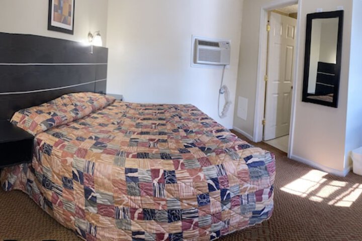 Room 2 of 10