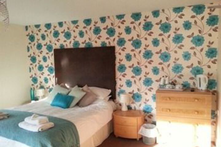 Room 4 of 7