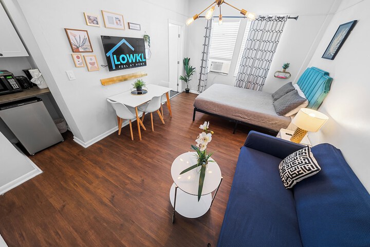 Standard Queen Studio with Kitchenette (10 of 20)