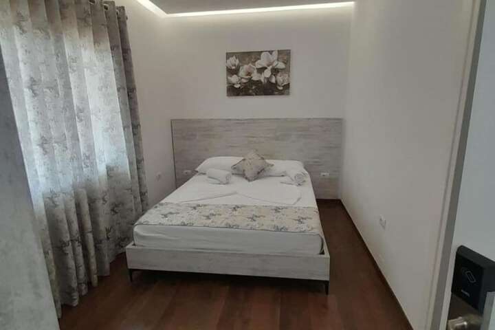 Room 4 of 86