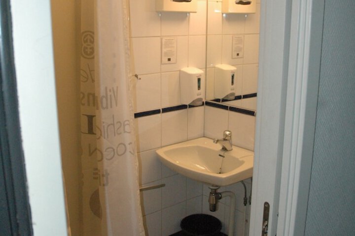 Room 6 of 24