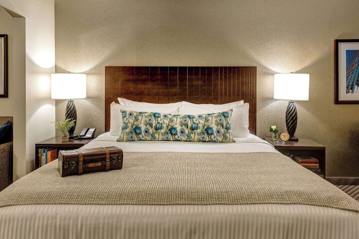 1 King Bed (23 of 27)