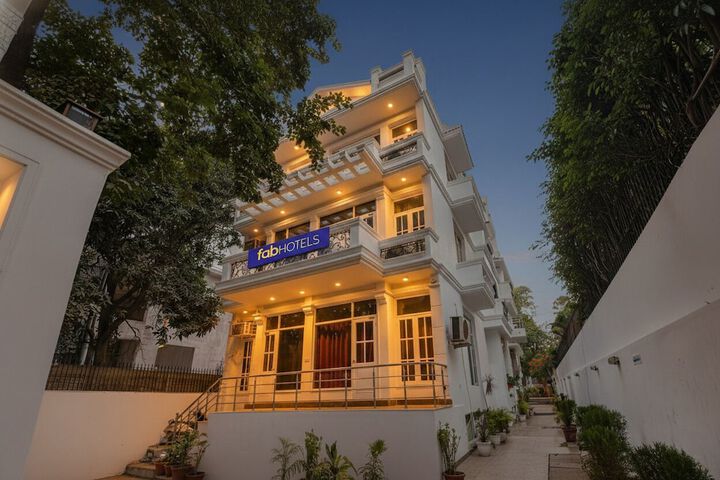 Fabhotel Royal Spark Inn