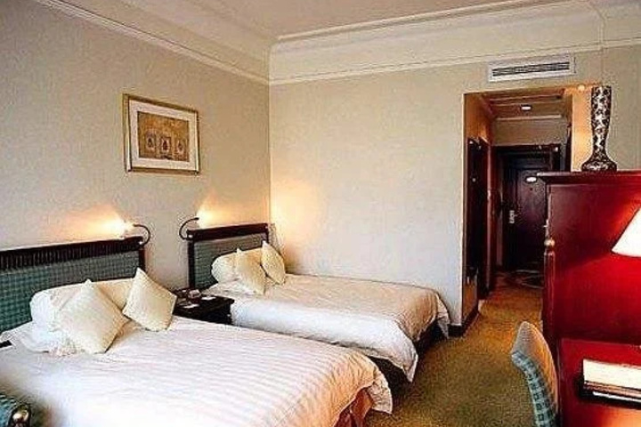 Room 2 of 10