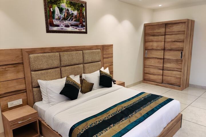 Room 5 of 47
