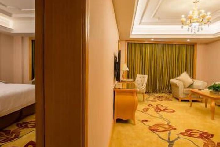 Room 16 of 20