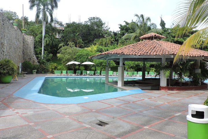 Hotel Pool