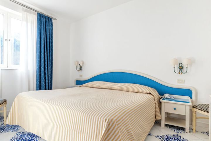 Room 25 of 180