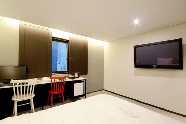 Room 17 of 32