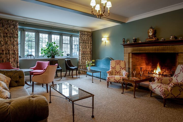Lounge 33 of 50